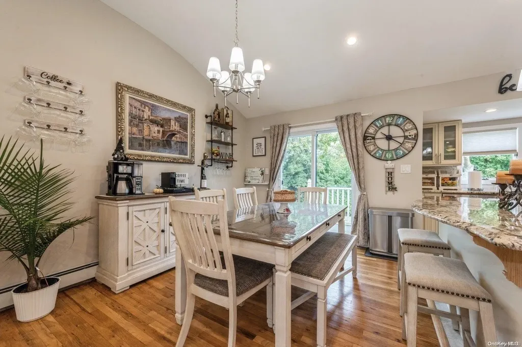 33 Ronde Drive Commack NY 11725
