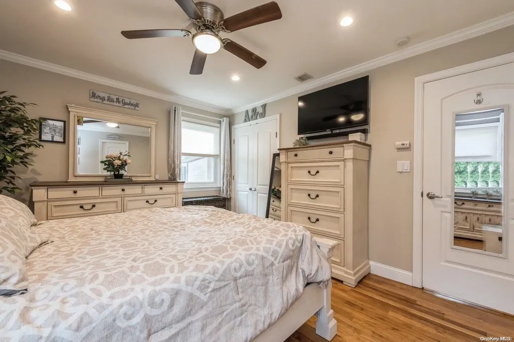 33 Ronde Drive Commack NY 11725