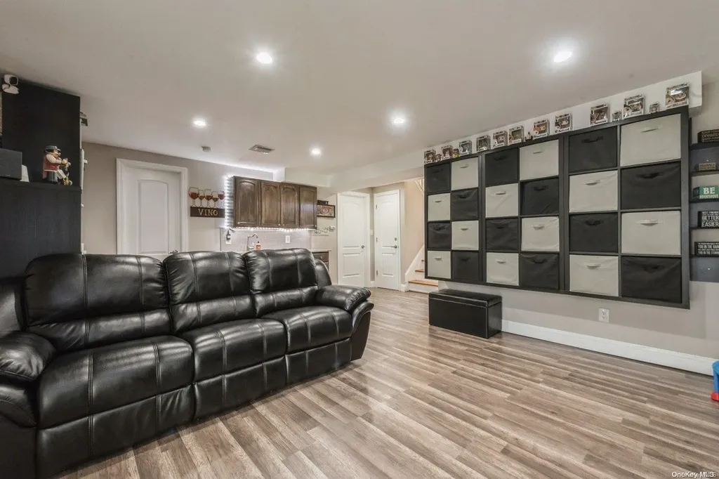 33 Ronde Drive Commack NY 11725