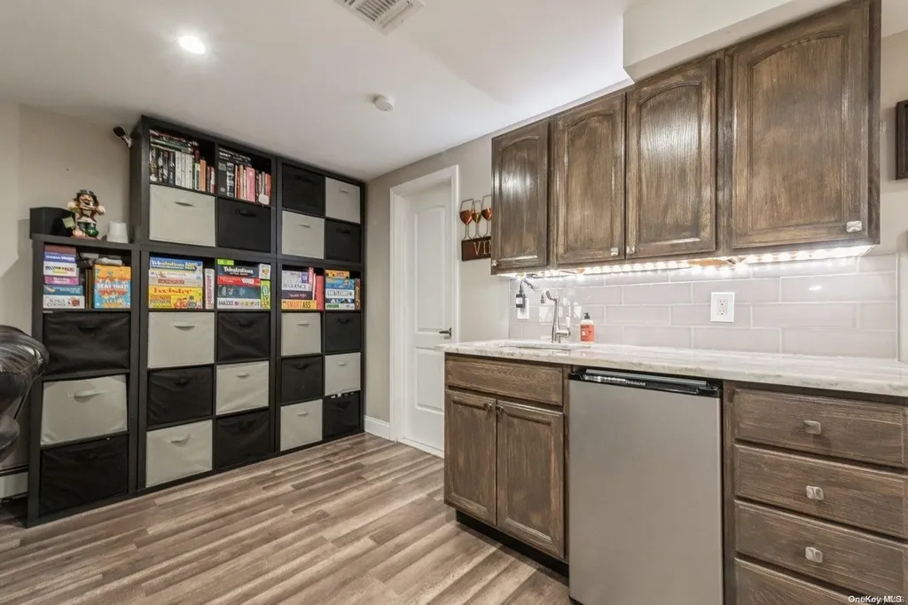 33 Ronde Drive Commack NY 11725