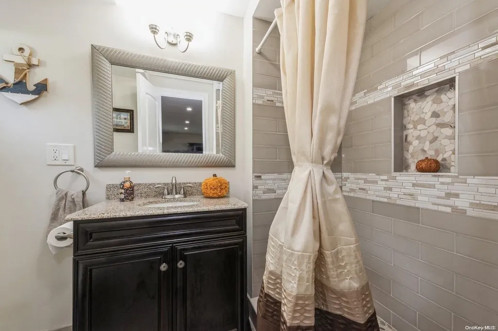 33 Ronde Drive Commack NY 11725