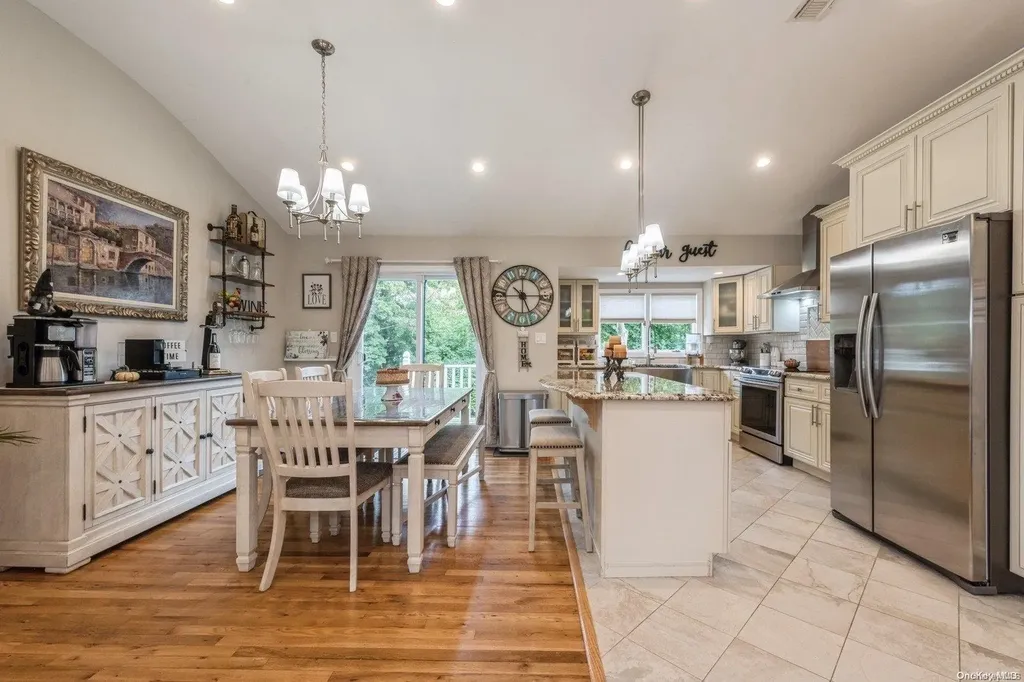 33 Ronde Drive Commack NY 11725