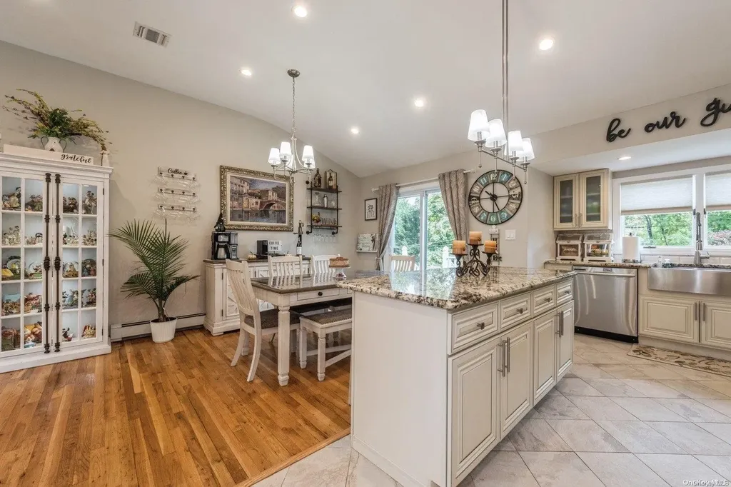33 Ronde Drive Commack NY 11725