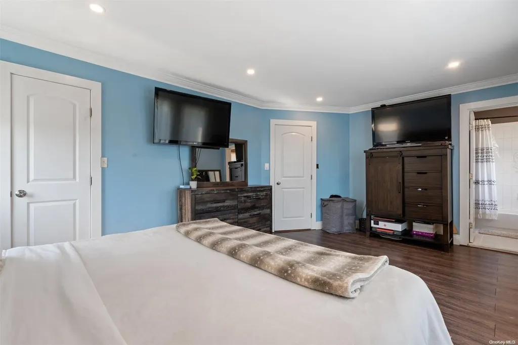 93 Saint George Drive Shirley NY 11967