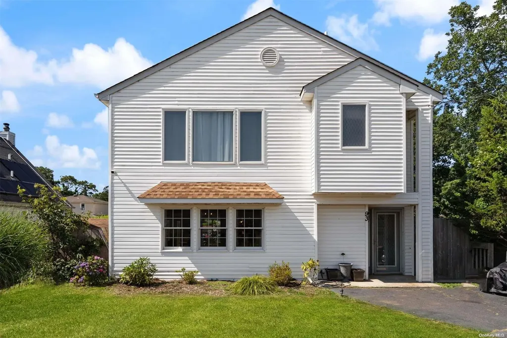 93 Saint George Drive Shirley NY 11967