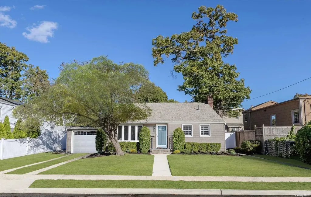 2305 Hynes Place Bellmore NY 11710