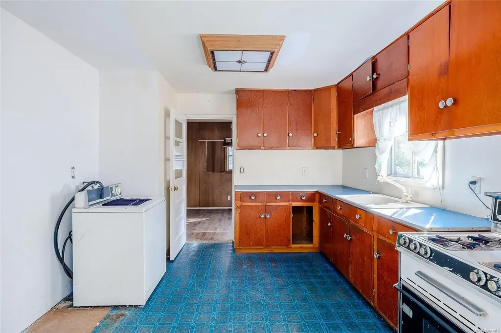 74 Sylvan Avenue Riverhead NY 11901