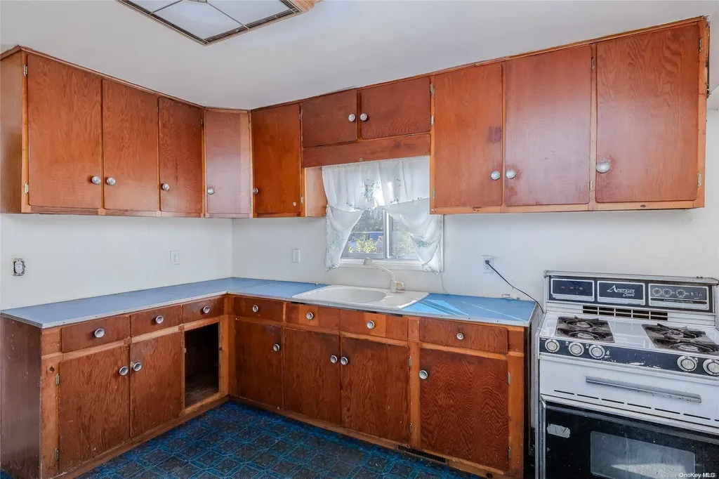74 Sylvan Avenue Riverhead NY 11901