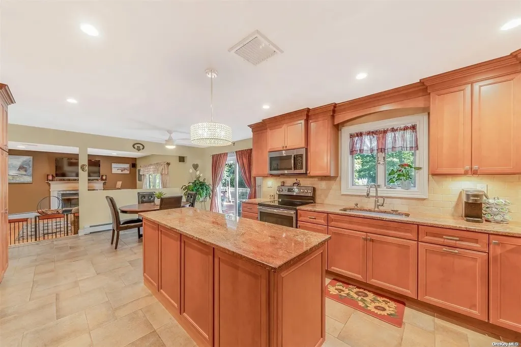 18 Poplar Drive Smithtown NY 11787