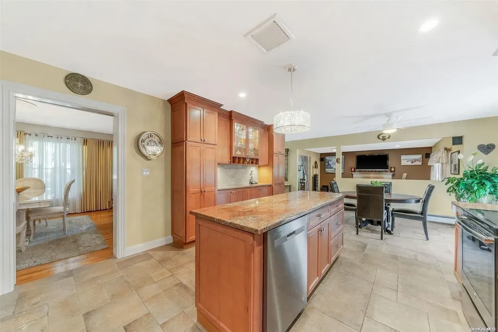 18 Poplar Drive Smithtown NY 11787