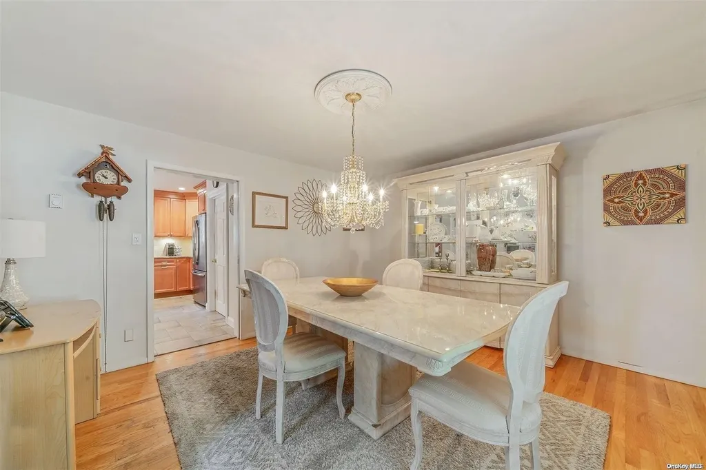 18 Poplar Drive Smithtown NY 11787