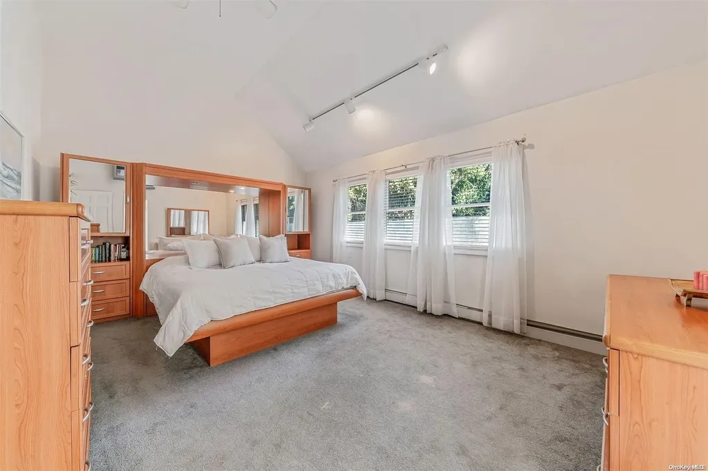 18 Poplar Drive Smithtown NY 11787