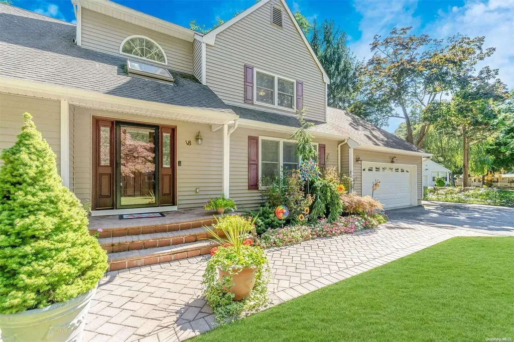 18 Poplar Drive Smithtown NY 11787
