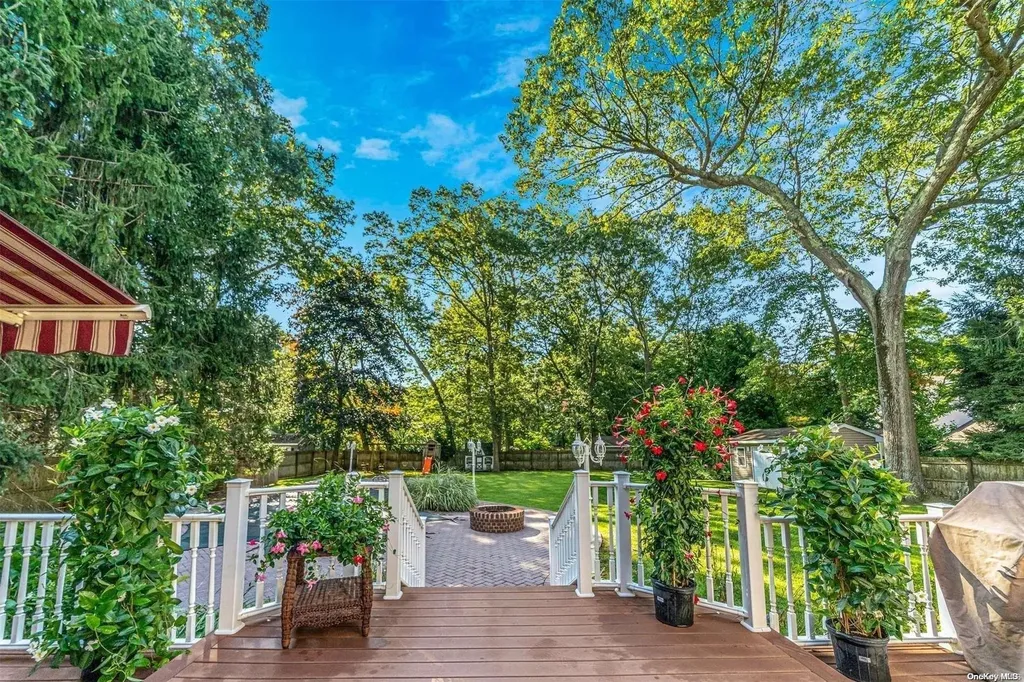 18 Poplar Drive Smithtown NY 11787