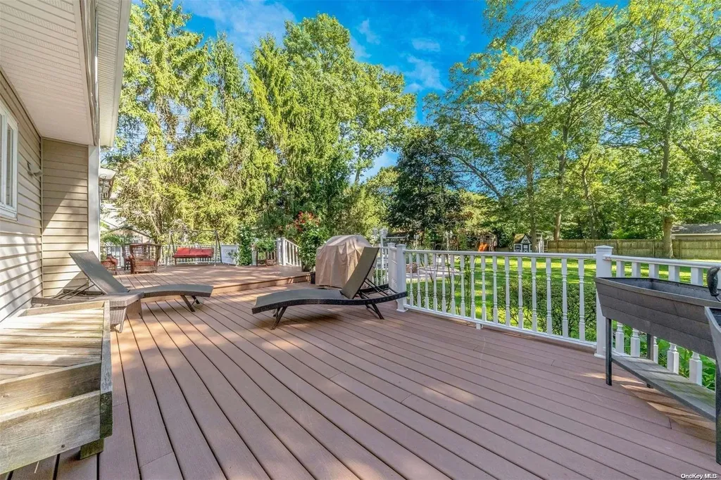 18 Poplar Drive Smithtown NY 11787