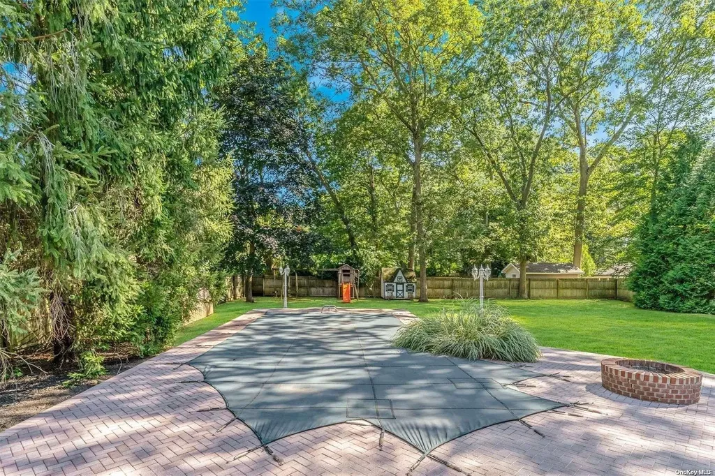 18 Poplar Drive Smithtown NY 11787