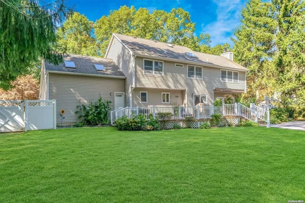 18 Poplar Drive Smithtown NY 11787