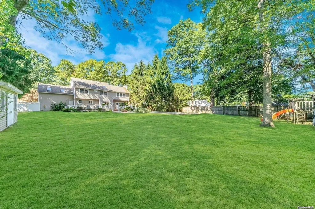 18 Poplar Drive Smithtown NY 11787