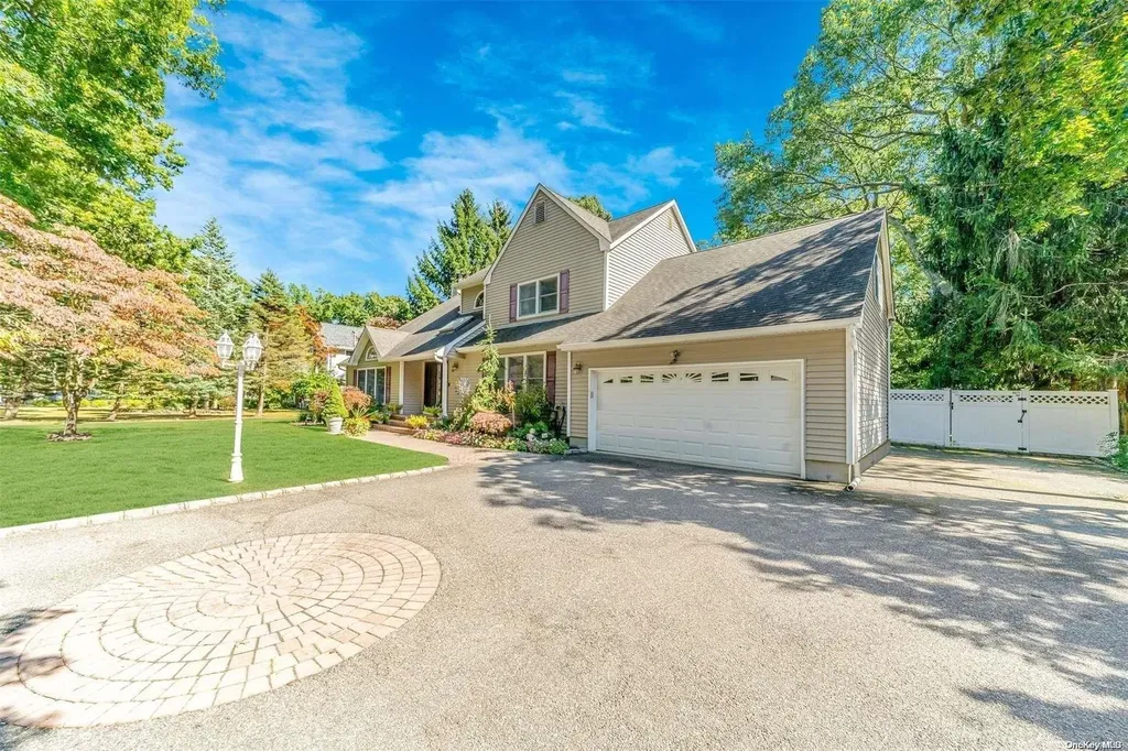 18 Poplar Drive Smithtown NY 11787