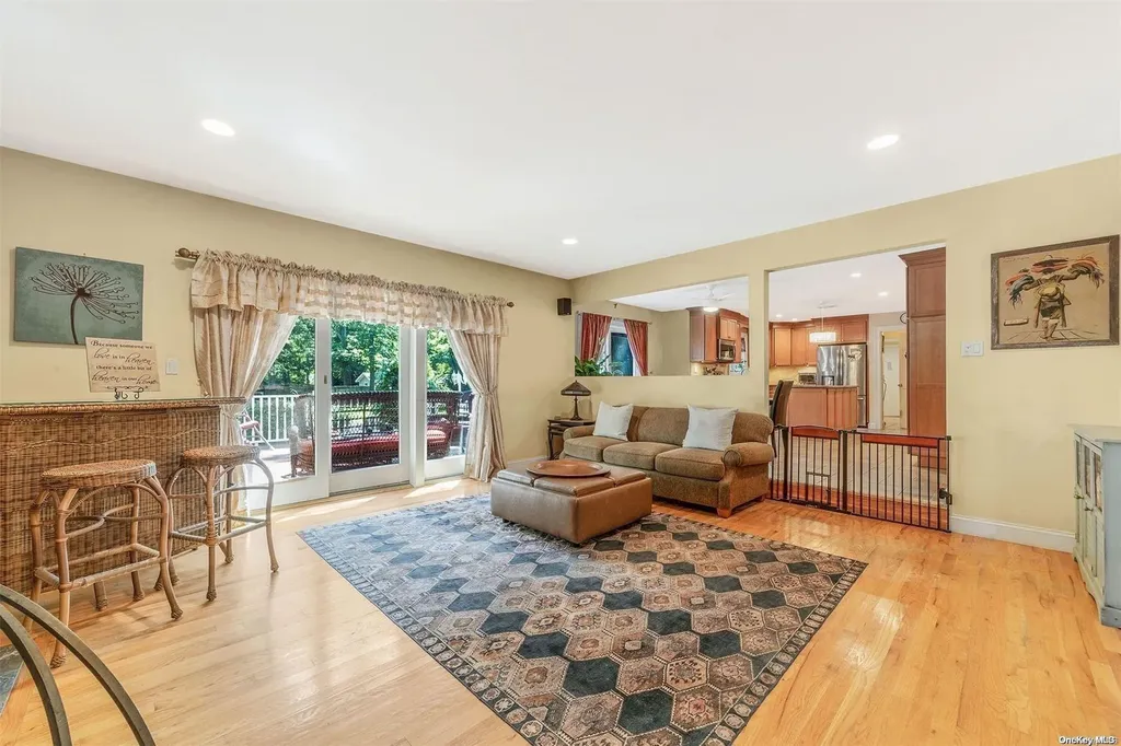 18 Poplar Drive Smithtown NY 11787