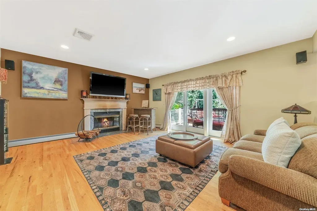 18 Poplar Drive Smithtown NY 11787