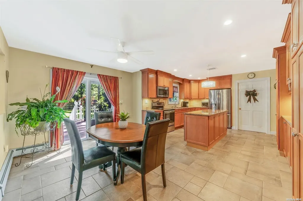 18 Poplar Drive Smithtown NY 11787