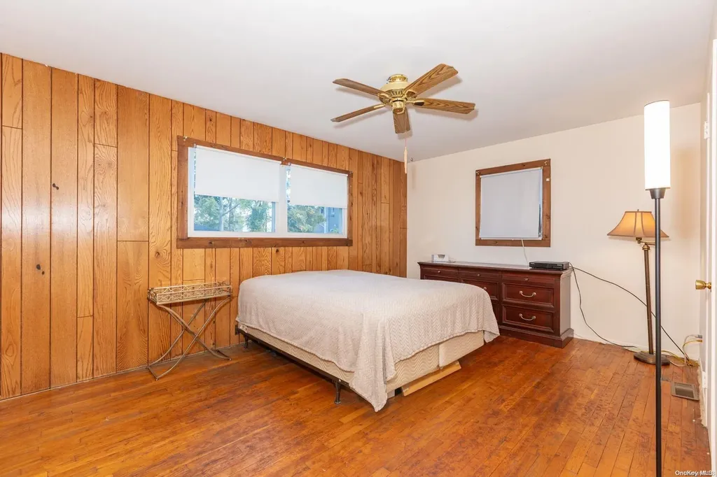 529 S 5th Street Lindenhurst NY 11757