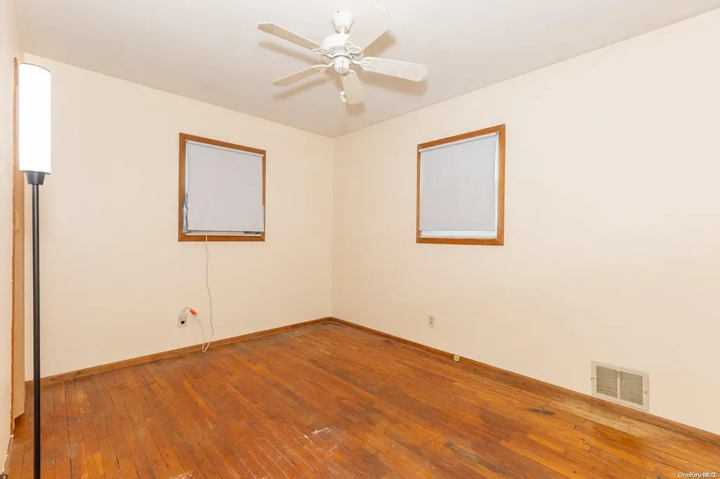 529 S 5th Street Lindenhurst NY 11757