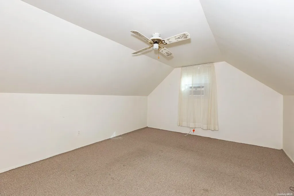 529 S 5th Street Lindenhurst NY 11757