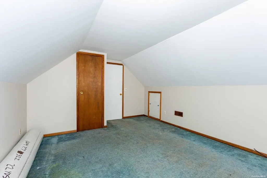 529 S 5th Street Lindenhurst NY 11757