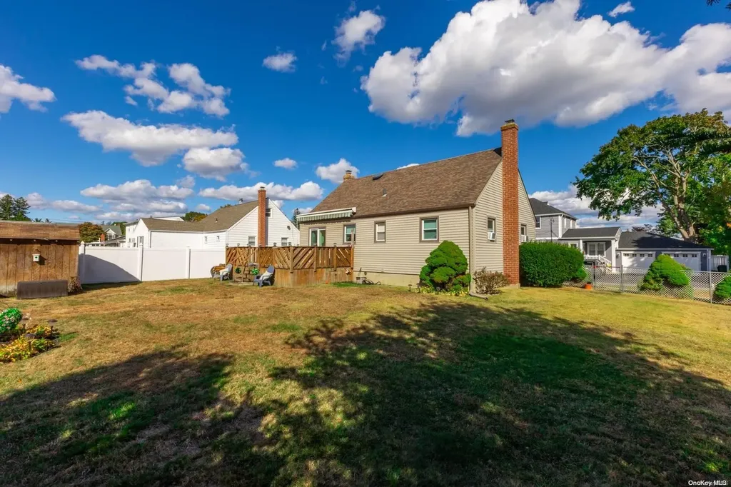 529 S 5th Street Lindenhurst NY 11757
