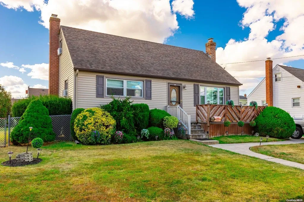 529 S 5th Street Lindenhurst NY 11757