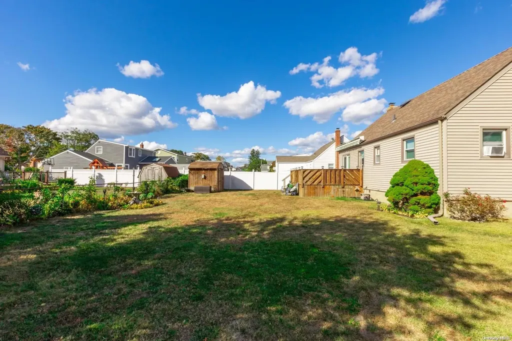 529 S 5th Street Lindenhurst NY 11757