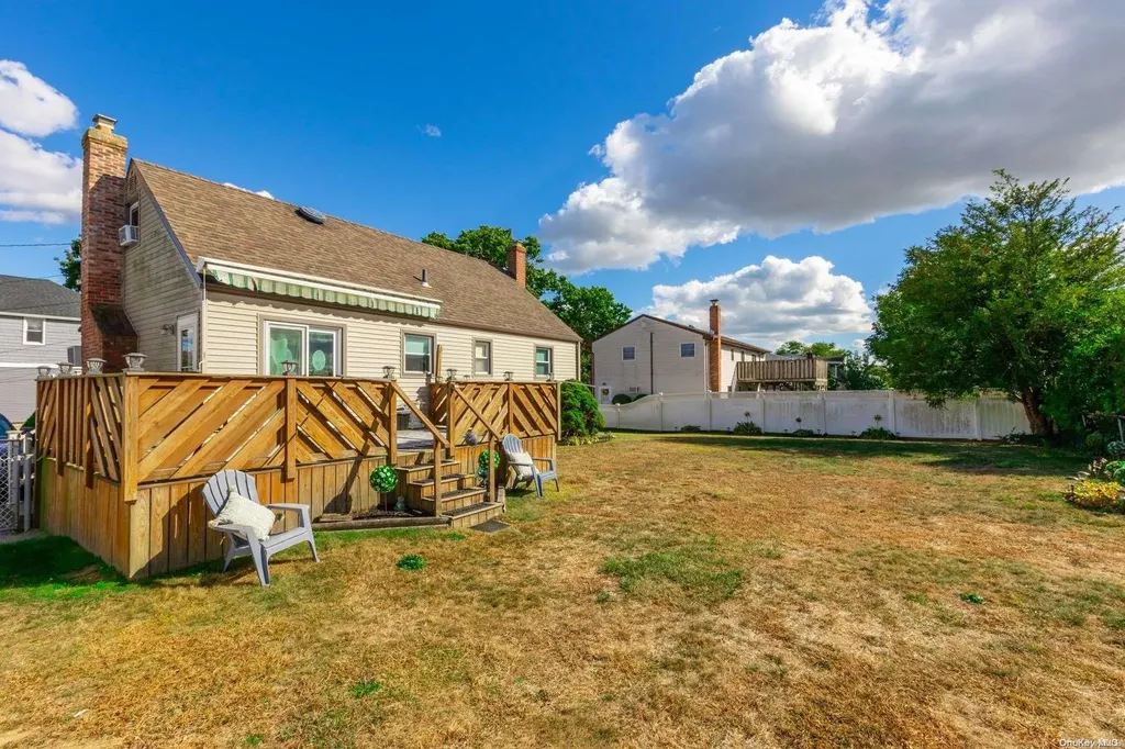 529 S 5th Street Lindenhurst NY 11757