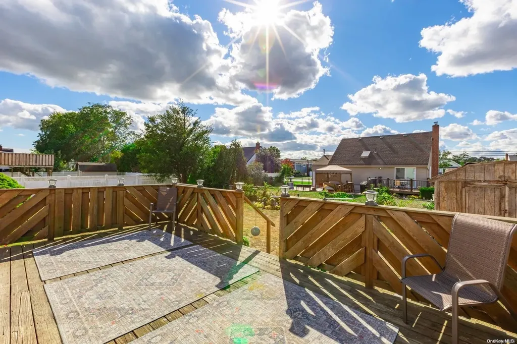 529 S 5th Street Lindenhurst NY 11757