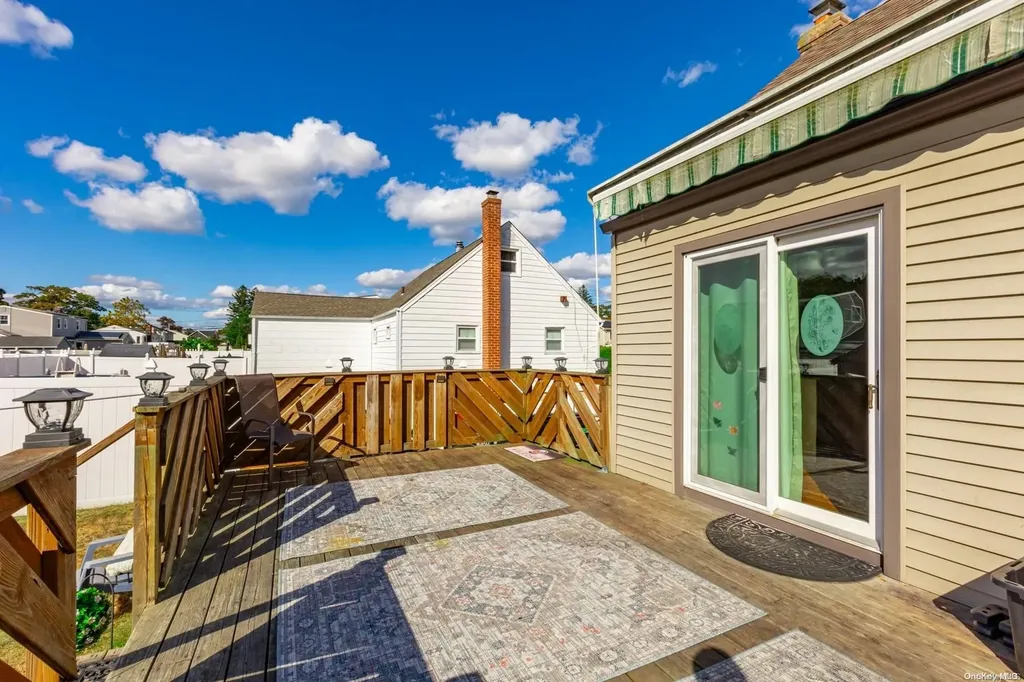 529 S 5th Street Lindenhurst NY 11757