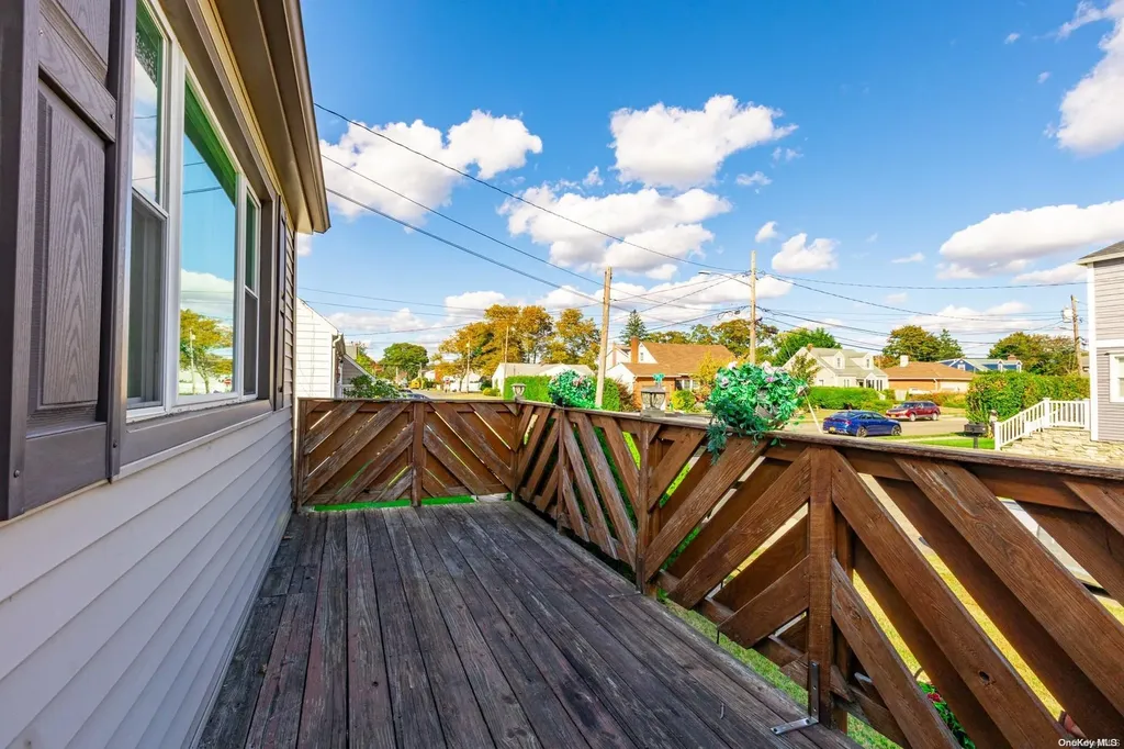 529 S 5th Street Lindenhurst NY 11757