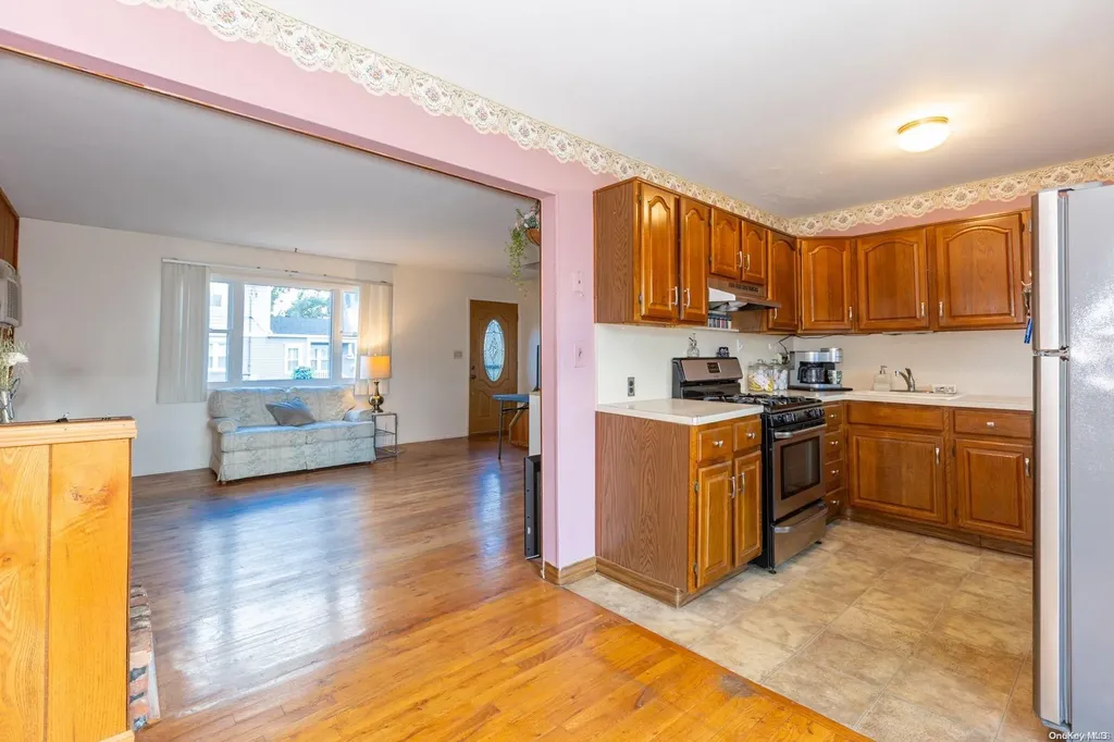 529 S 5th Street Lindenhurst NY 11757