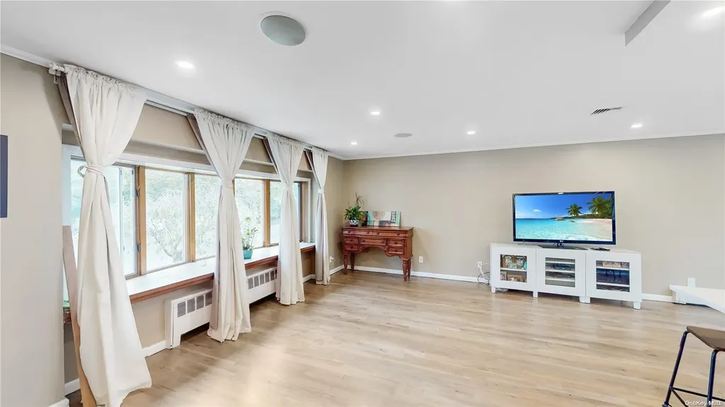 1116 Rosedale Road Valley Stream NY 11581