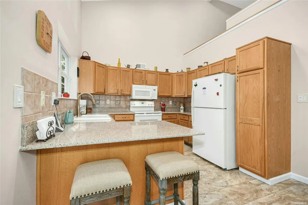 46 Pleasantview Drive Central Islip NY 11722