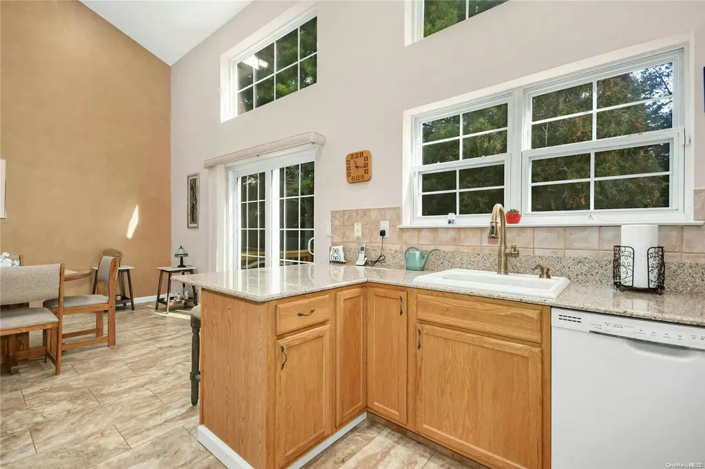 46 Pleasantview Drive Central Islip NY 11722
