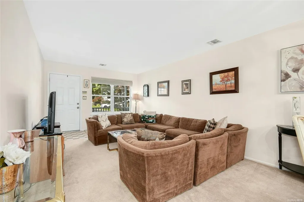 46 Pleasantview Drive Central Islip NY 11722