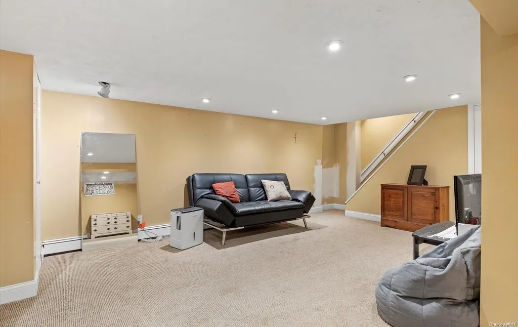 9 Richlee Street Blue Point NY 11715