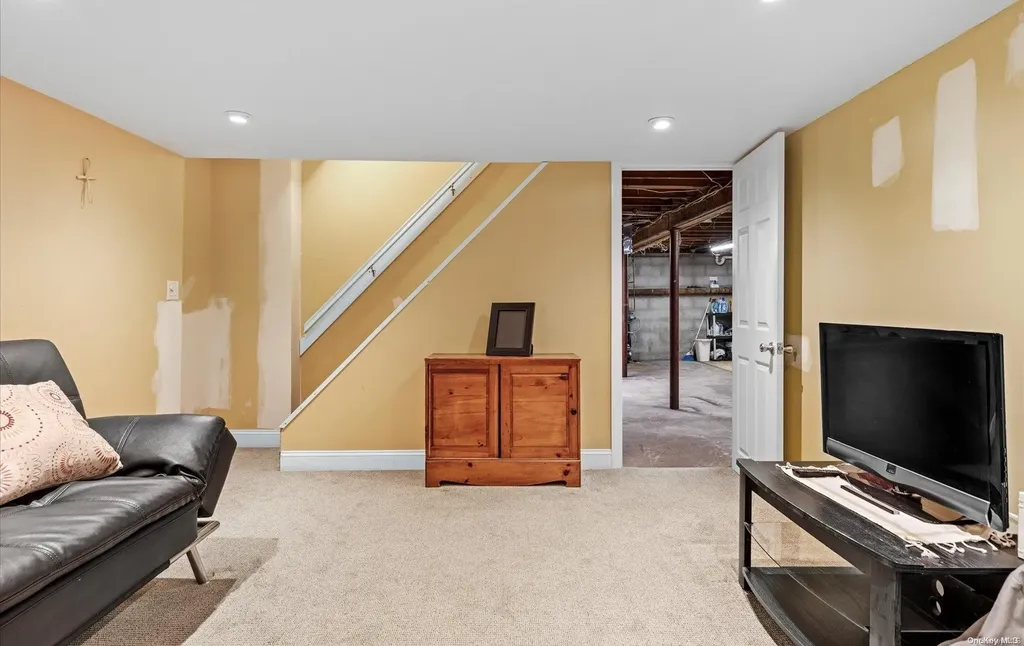 9 Richlee Street Blue Point NY 11715