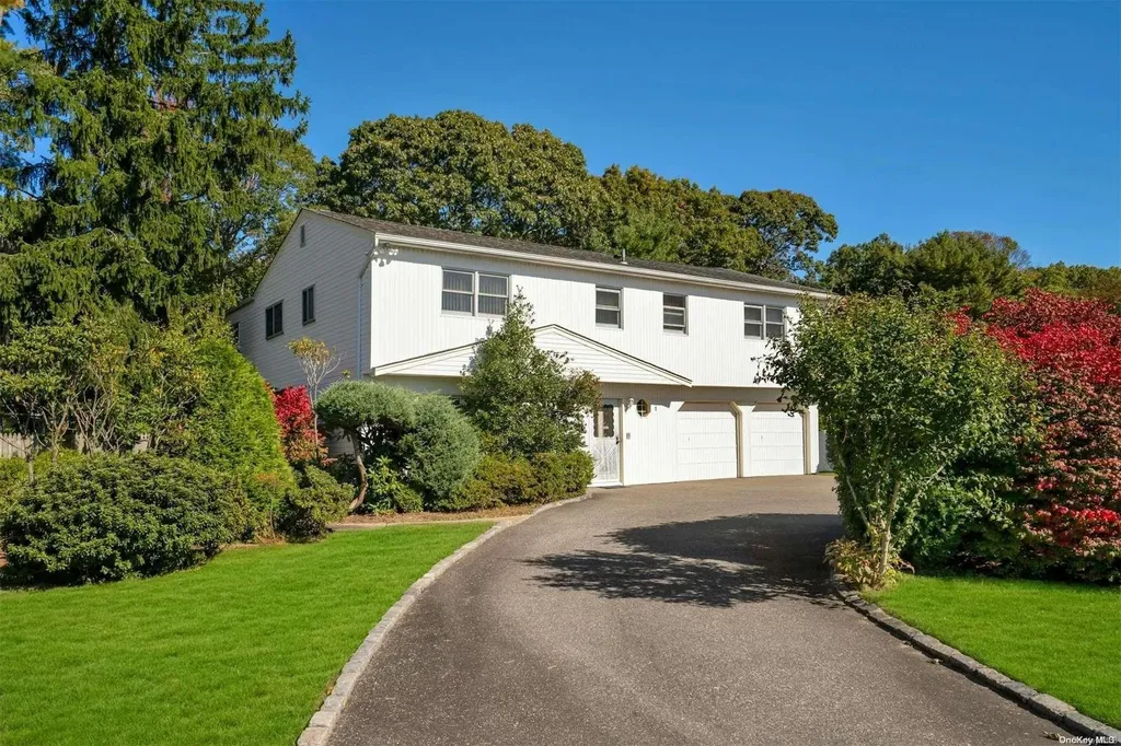 1 Gallatin Drive Dix Hills NY 11746
