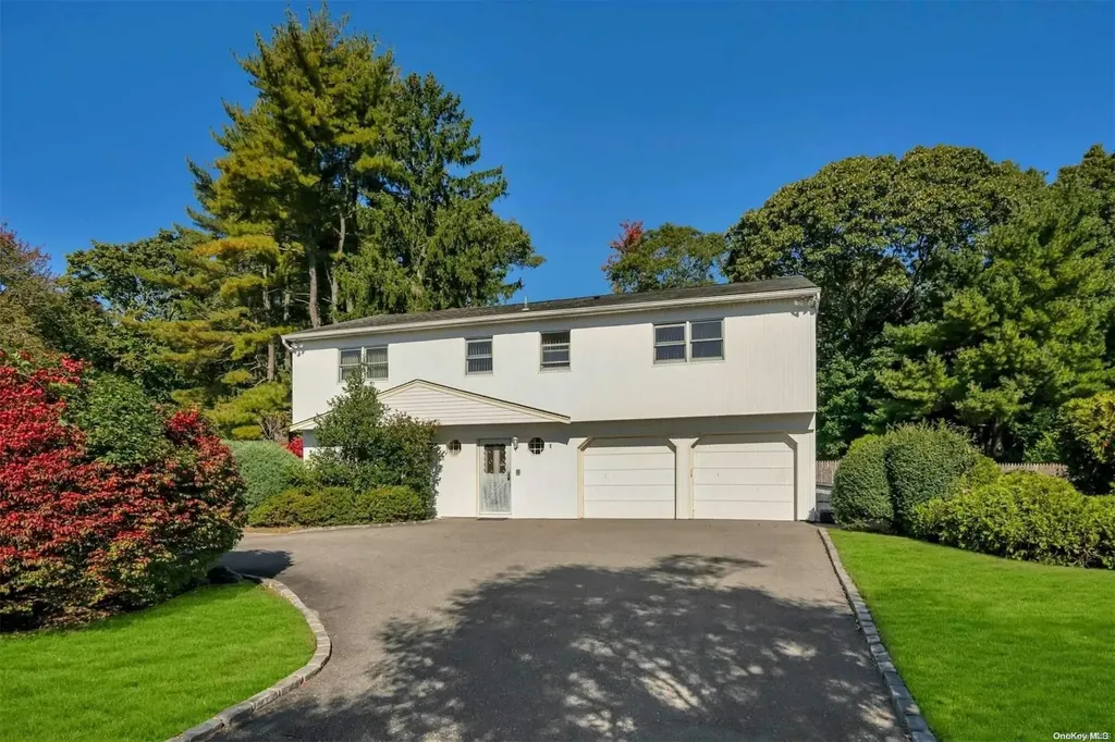 1 Gallatin Drive Dix Hills NY 11746