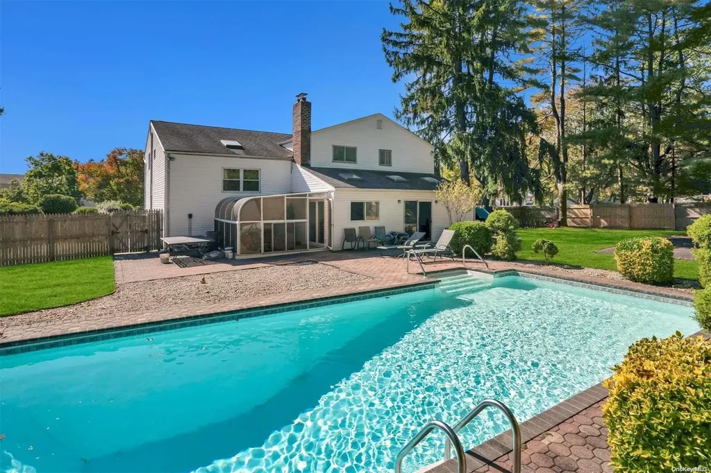 1 Gallatin Drive Dix Hills NY 11746