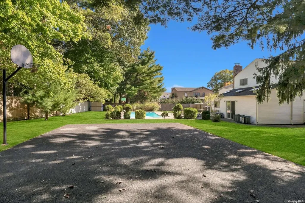 1 Gallatin Drive Dix Hills NY 11746