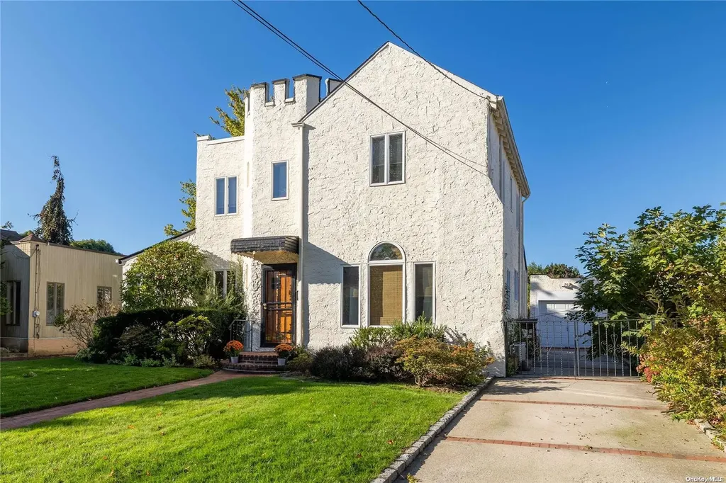 88 Fox Boulevard Merrick NY 11566