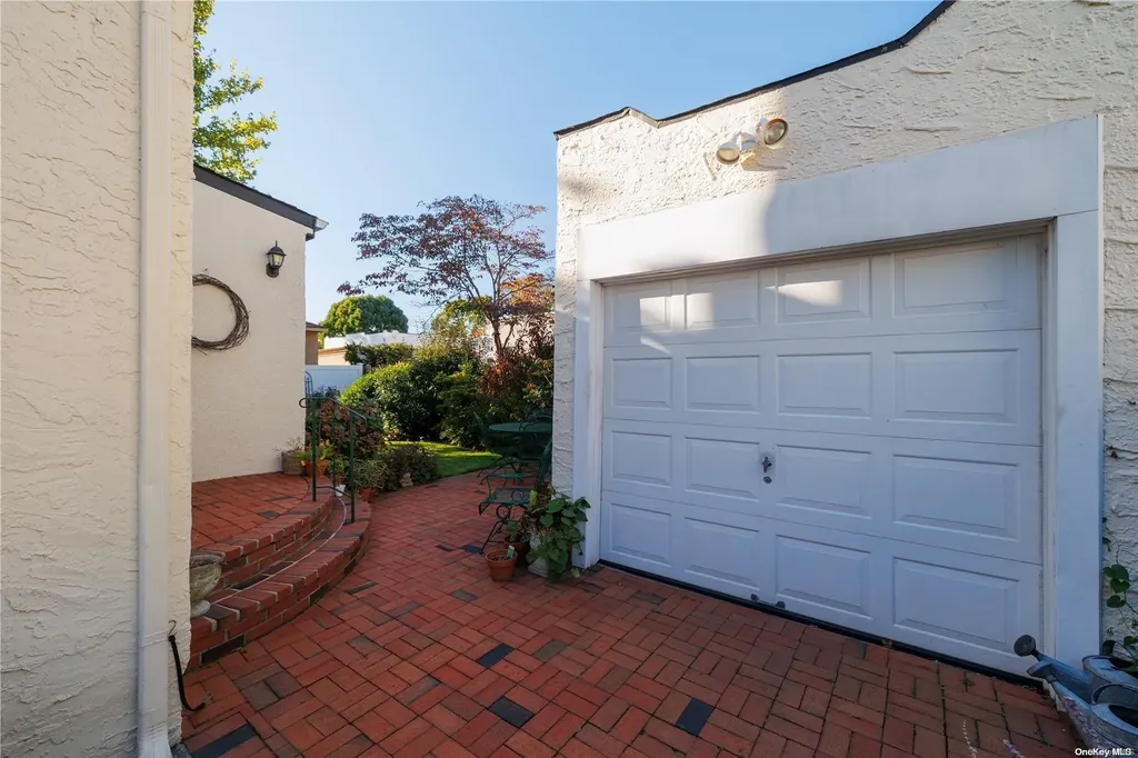 88 Fox Boulevard Merrick NY 11566